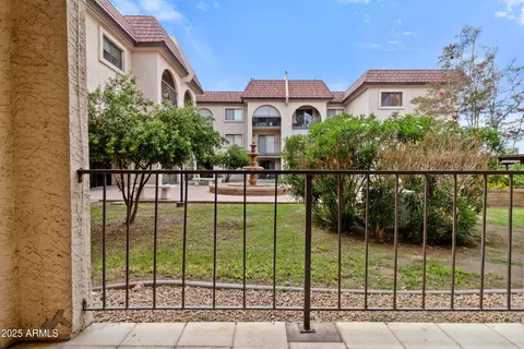 Exterior - 3033 E Devonshire Ave #1016, Phoenix, AZ 85016 photo 2 of 5