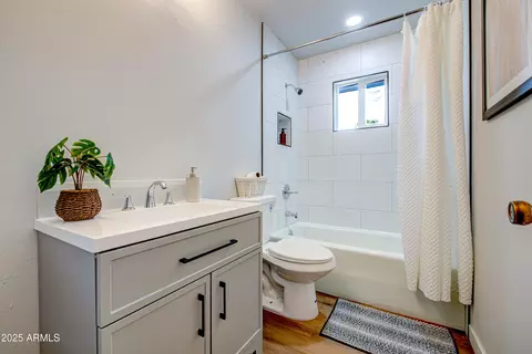 Bath - 6027 E Duncan St, Mesa, AZ 85205 photo 6 of 7
