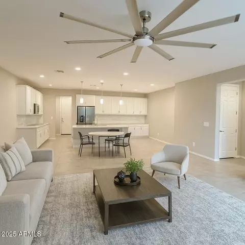 913 S 107th Dr, Avondale, AZ 85323