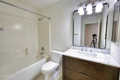Bath - 3211 E Menadota Dr, Phoenix, AZ 85050 photo 8 of 8