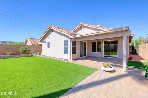 Exterior - 3211 E Menadota Dr, Phoenix, AZ 85050 photo 6 of 15