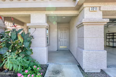 Exterior - 3211 E Menadota Dr, Phoenix, AZ 85050 photo 12 of 15