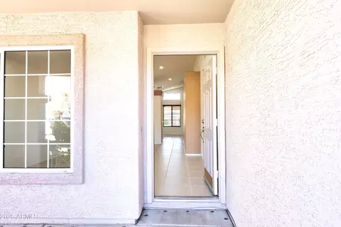 Entry Way - 3211 E Menadota Dr, Phoenix, AZ 85050 photo 2 of 7
