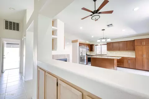 Entry Way - 3211 E Menadota Dr, Phoenix, AZ 85050 photo 4 of 7