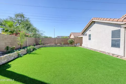 Exterior - 3211 E Menadota Dr, Phoenix, AZ 85050 photo 5 of 15