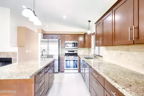 Kitchen - 3211 E Menadota Dr, Phoenix, AZ 85050 photo 8 of 9