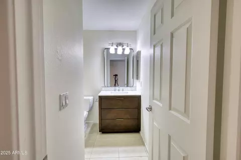 Bath - 3211 E Menadota Dr, Phoenix, AZ 85050 photo 7 of 8