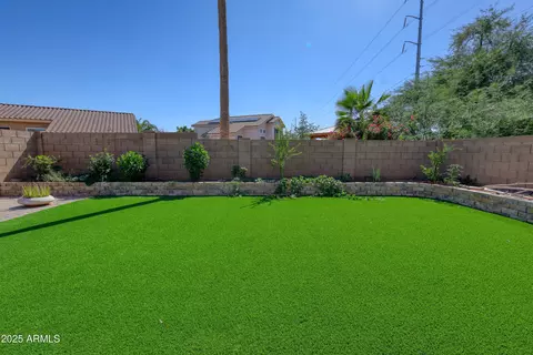 Exterior - 3211 E Menadota Dr, Phoenix, AZ 85050 photo 3 of 15