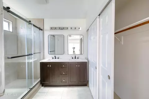 Bath - 3211 E Menadota Dr, Phoenix, AZ 85050 photo 2 of 8