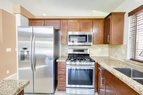 Kitchen - 3211 E Menadota Dr, Phoenix, AZ 85050 photo 1 of 9