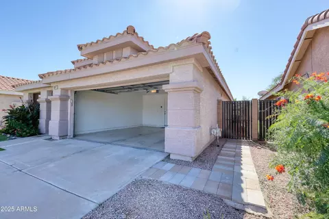 Exterior - 3211 E Menadota Dr, Phoenix, AZ 85050 photo 11 of 15