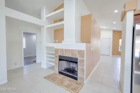 Entry Way - 3211 E Menadota Dr, Phoenix, AZ 85050 photo 1 of 7