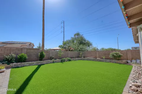 Exterior - 3211 E Menadota Dr, Phoenix, AZ 85050 photo 8 of 15