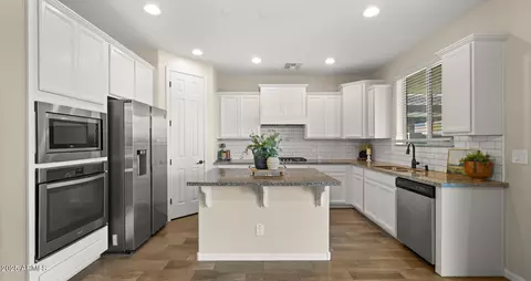 Kitchen - 10220 E Talameer Ave, Mesa, AZ 85212 photo 2 of 3