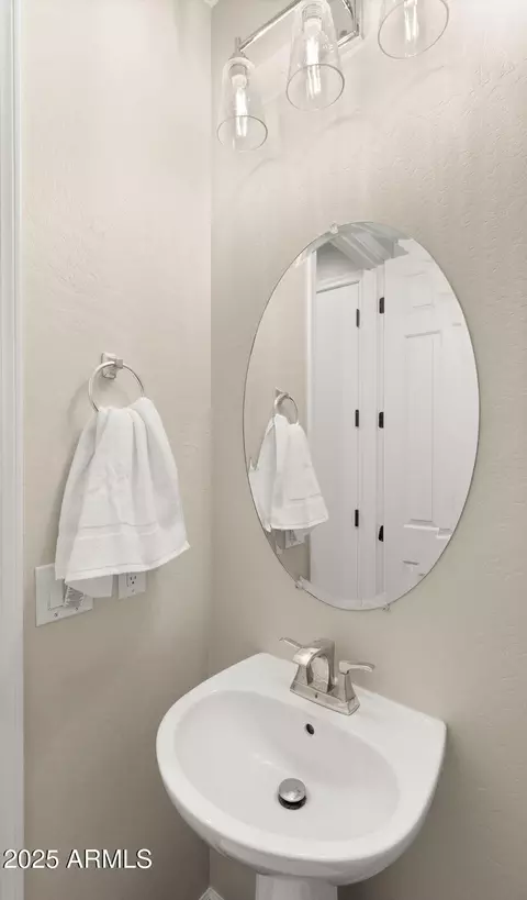 Bath - 10220 E Talameer Ave, Mesa, AZ 85212 photo 1 of 7
