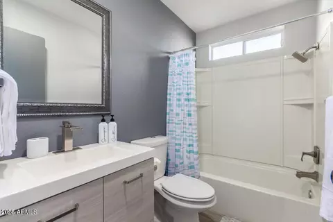 Bath - 2939 E Corrine Dr, Phoenix, AZ 85032 photo 2 of 2