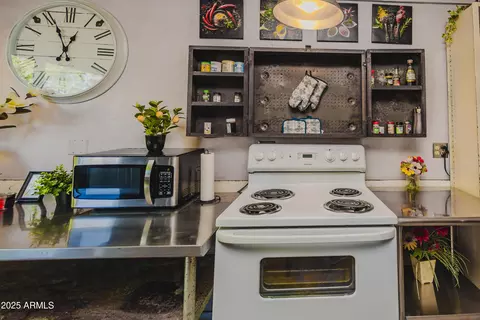 Kitchen - 353 E Thomas Rd #C307, Phoenix, AZ 85012 photo 7 of 7