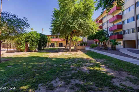 Exterior - 353 E Thomas Rd #C307, Phoenix, AZ 85012 photo 7 of 8
