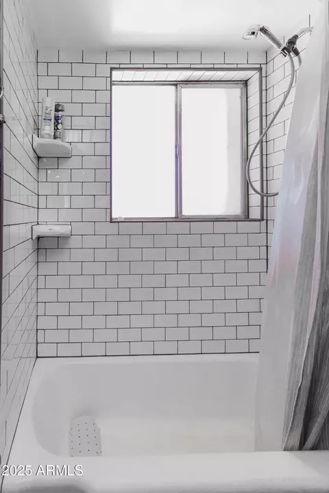 Bath - 353 E Thomas Rd #C307, Phoenix, AZ 85012 photo 4 of 5