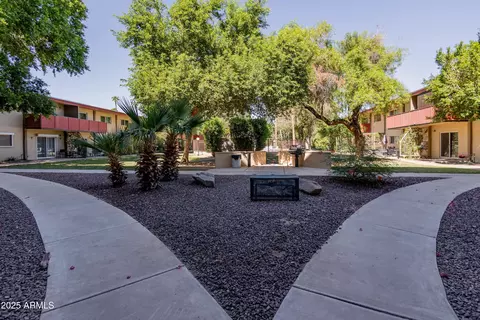 Exterior - 353 E Thomas Rd #C307, Phoenix, AZ 85012 photo 6 of 8