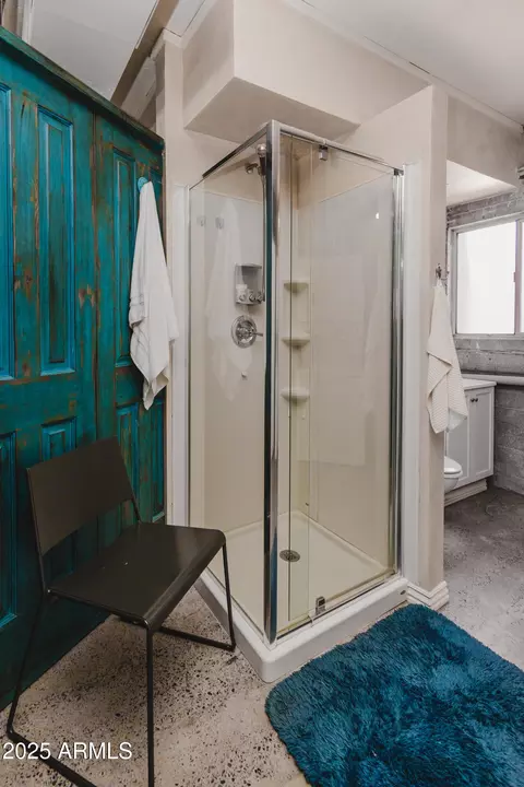 Bath - 353 E Thomas Rd #C307, Phoenix, AZ 85012 photo 1 of 5