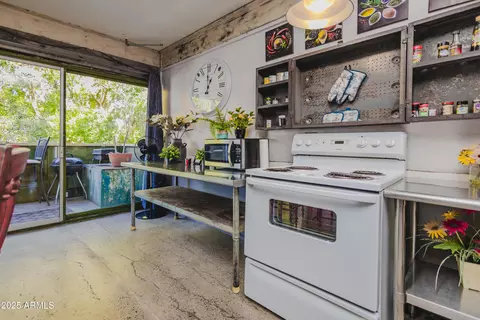 Kitchen - 353 E Thomas Rd #C307, Phoenix, AZ 85012 photo 5 of 7