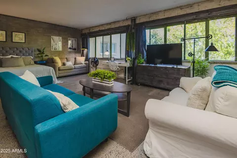 Living - 353 E Thomas Rd #C307, Phoenix, AZ 85012 photo 1 of 4