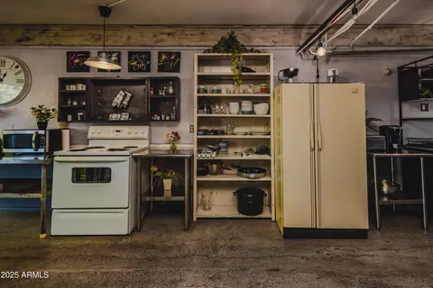 Kitchen - 353 E Thomas Rd #C307, Phoenix, AZ 85012 photo 6 of 7