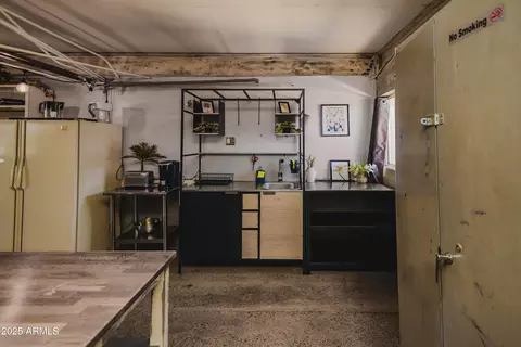 Kitchen - 353 E Thomas Rd #C307, Phoenix, AZ 85012 photo 2 of 7