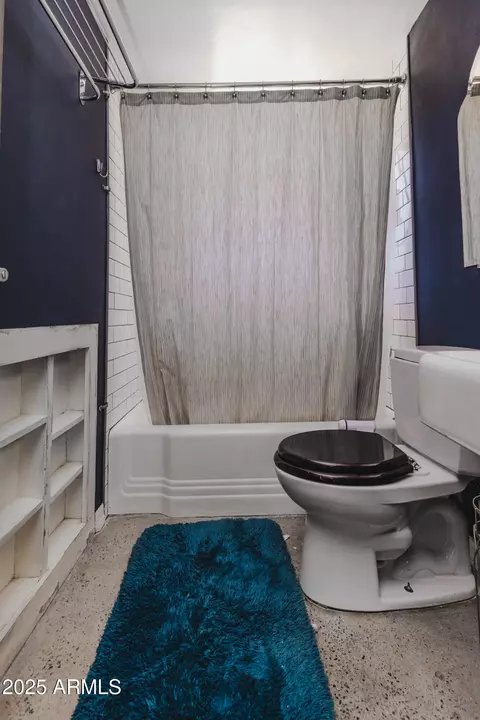 Bath - 353 E Thomas Rd #C307, Phoenix, AZ 85012 photo 2 of 5