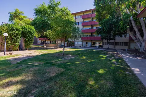 Exterior - 353 E Thomas Rd #C307, Phoenix, AZ 85012 photo 8 of 8