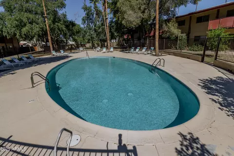 Exterior - 353 E Thomas Rd #C307, Phoenix, AZ 85012 photo 3 of 8