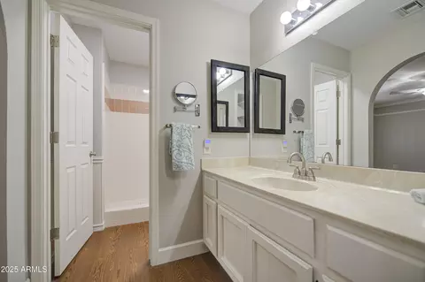 Bath - 6205 E Ivy St, Mesa, AZ 85205 photo 6 of 6