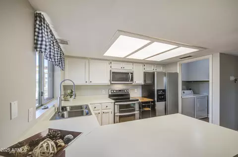 Kitchen - 6205 E Ivy St, Mesa, AZ 85205 photo 4 of 4