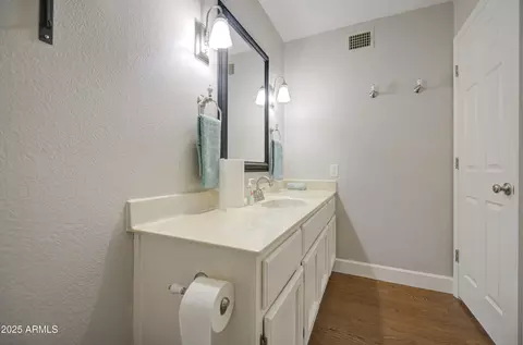 Bath - 6205 E Ivy St, Mesa, AZ 85205 photo 4 of 6