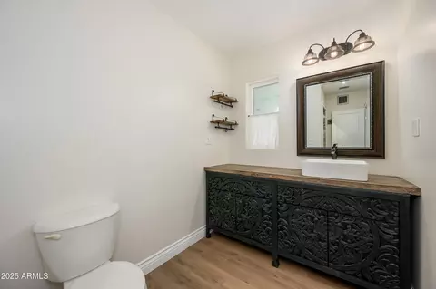 Bath - 1223 W Solano Dr, Phoenix, AZ 85013 photo 4 of 4
