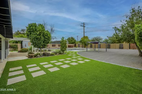 Exterior - 1223 W Solano Dr, Phoenix, AZ 85013 photo 10 of 13