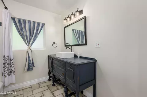 Bath - 1223 W Solano Dr, Phoenix, AZ 85013 photo 1 of 4