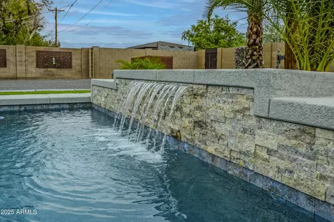 Exterior - 1223 W Solano Dr, Phoenix, AZ 85013 photo 13 of 13