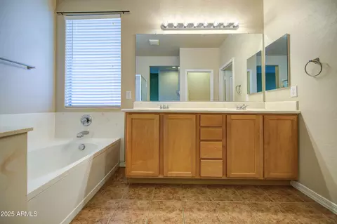 4224 S Fireside Ct, Gilbert, AZ 85297 photo 9