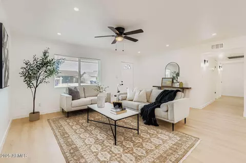Living - 6718 N 30th Ave, Phoenix, AZ 85017 photo 2 of 5