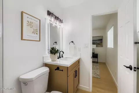 Bath - 6718 N 30th Ave, Phoenix, AZ 85017 photo 2 of 3