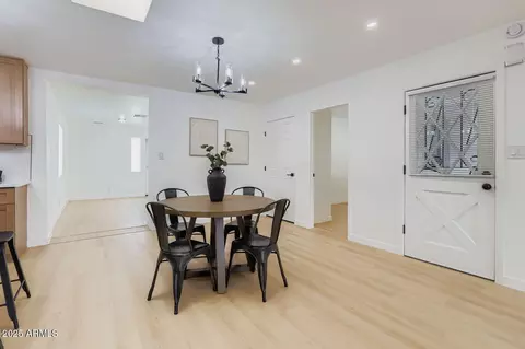 Dining - 6718 N 30th Ave, Phoenix, AZ 85017 photo 1 of 2