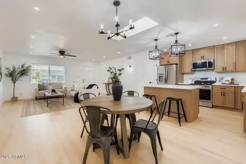 Dining - 6718 N 30th Ave, Phoenix, AZ 85017 photo 2 of 2