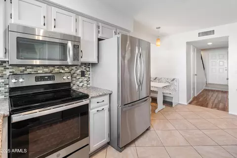 Kitchen - 4652 E Piedmont Rd, Phoenix, AZ 85044 photo 6 of 6