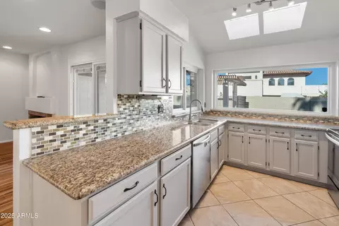 Kitchen - 4652 E Piedmont Rd, Phoenix, AZ 85044 photo 3 of 6