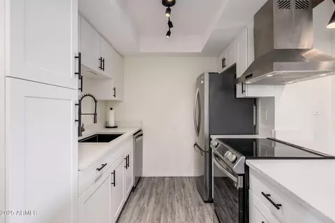 7557 N Dreamy Draw Dr #219, Phoenix, AZ 85020