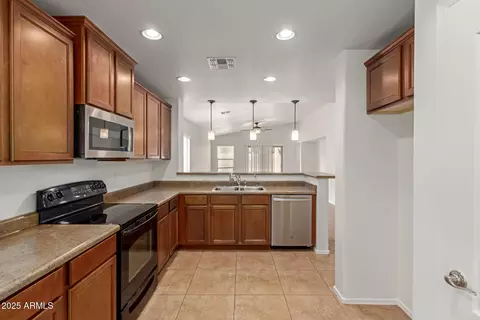 Kitchen - 2215 Everglade Ln, Gilbert, AZ 85298 photo 2 of 3
