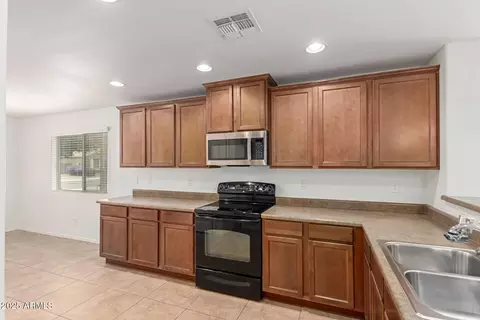 Kitchen - 2215 Everglade Ln, Gilbert, AZ 85298 photo 1 of 3