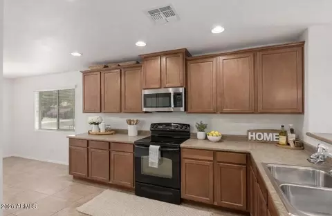 Kitchen - 2215 Everglade Ln, Gilbert, AZ 85298 photo 3 of 3